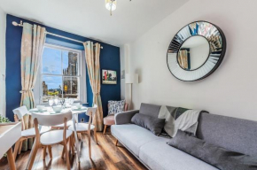 Cozy Apt at Edinburgh Castle, Parking